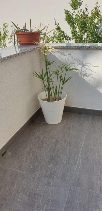 Apartments And Rooms Ivana Krk Town Exterior foto