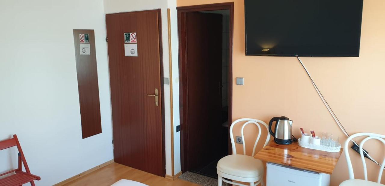 Apartments And Rooms Ivana Krk Town Exterior foto