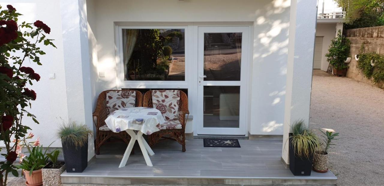 Apartments And Rooms Ivana Krk Town Exterior foto