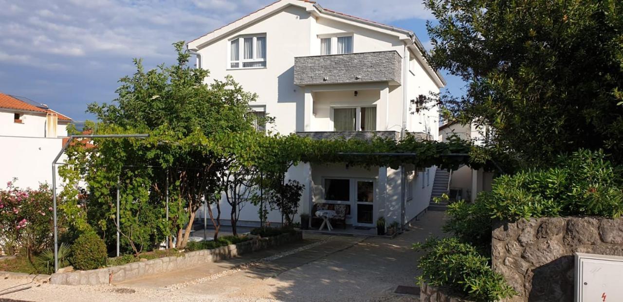 Apartments And Rooms Ivana Krk Town Exterior foto