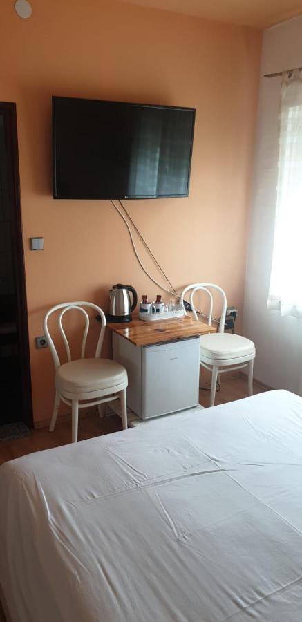Apartments And Rooms Ivana Krk Town Exterior foto